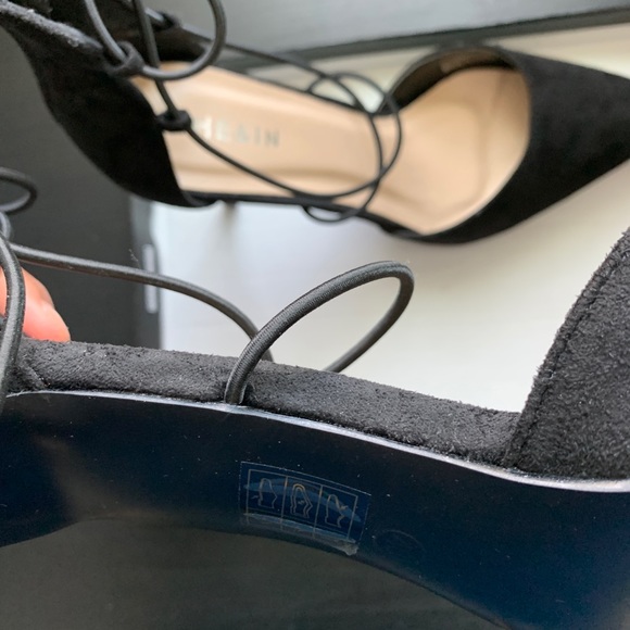 Black Criss cross strappy heels - Picture 5 of 13